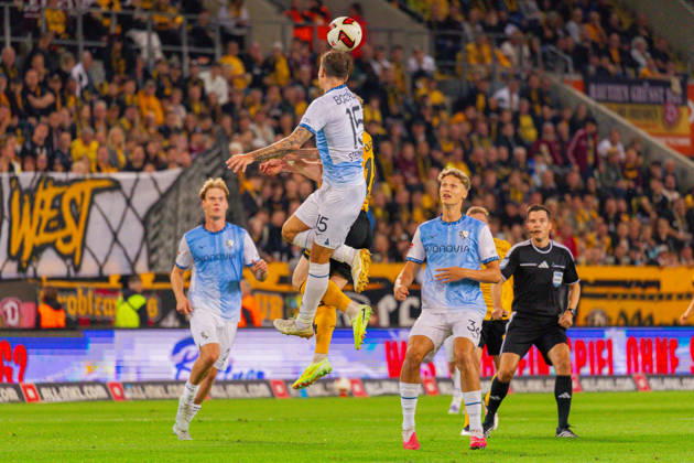 Germany 2. Bundesliga, 2026–2027 Season, September 5, 2026, Matchday 4, SG Dynamo Dresden vs. VfL Bochum, Rudolf Harbig Stadium, Michael Steinwender (VfL Bochum), 15, in a header duel against Robert Wagner (SG Dynamo Dresden), 18 Copyright: xMichellexLukax