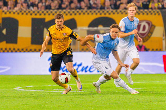 Germany 2. Bundesliga, 2026–2027 Season, September 5, 2026, Matchday 4, SG Dynamo Dresden vs. VfL Bochum, Rudolf Harbig Stadium Alexander Rossipal of SG Dynamo Dresden, No. 19, in a tackle against Christian Rasmussen of VfL Bochum, No. 7 Copyright: xMichellexLukax