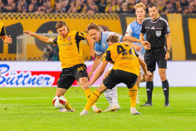 Germany 2. Bundesliga, 2026–2027 Season, September 5, 2026, Matchday 4, SG Dynamo Dresden vs. VfL Bochum, Rudolf Harbig Stadium Alexander Rossipal (SG Dynamo Dresden), 19, in a tackle against Christian Rasmussen (VfL Bochum), 7, Friedrich Müller (SG Dynamo Dresden), 42 Copyright: xMichellexLukax