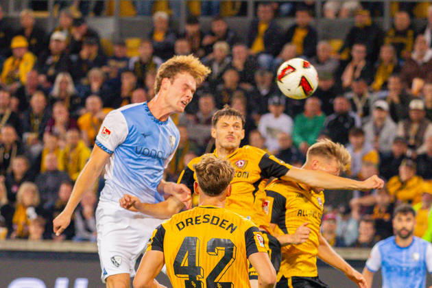 Germany 2. Bundesliga, 2026–2027 Season, September 5, 2026, Matchday 4, SG Dynamo Dresden vs. VfL Bochum, Rudolf Harbig Stadium. Tom Meyer (VfL Bochum), 34, in a header duel against Tobias Raschl (SG Dynamo Dresden), 21 Copyright: xMichellexLukax