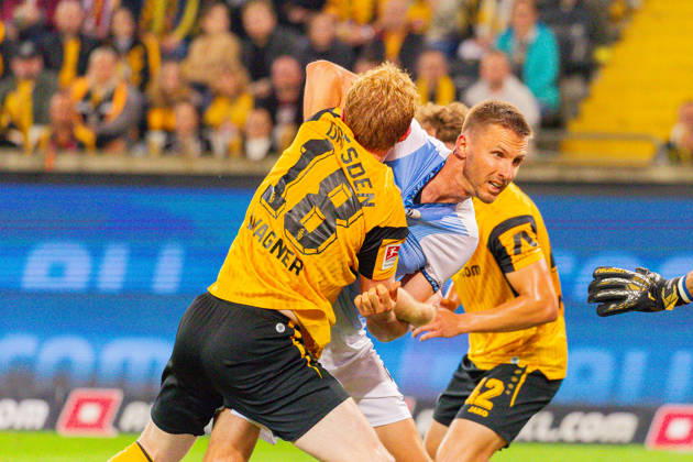 Germany 2. Bundesliga, 2026–2027 Season, September 5, 2026, Matchday 4, SG Dynamo Dresden vs. VfL Bochum, Rudolf Harbig Stadium (formerly Robert Wagner Stadium), SG Dynamo Dresden, No. 18 in a duel against Michael Steinwender of VfL Bochum, No. 15 Copyright: xMichellexLukax