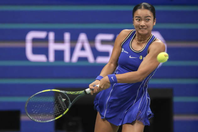 Alexandra Eala of the Philippines returns a ball against Iva Jovic of the United States during a women s third-round match at the 2016 US Open at Arthur Ashe Stadium in New York, USA, 05 September 2026. US Open 2026: Alexandra Eala - Iva Jovic !ACHTUNG: NUR REDAKTIONELLE NUTZUNG! Copyright: xÁngelxColmenaresx AME4872 20260906-55021318624_1
