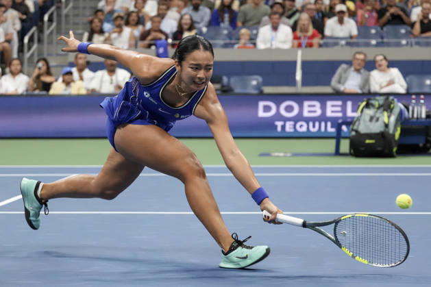 Alexandra Eala of the Philippines returns a ball against Iva Jovic of the United States during a women s third-round match at the 2016 US Open at Arthur Ashe Stadium in New York, USA, 05 September 2026. US Open 2026: Alexandra Eala - Iva Jovic !ACHTUNG: NUR REDAKTIONELLE NUTZUNG! Copyright: xÁngelxColmenaresx AME4895 20260906-55021318625_1