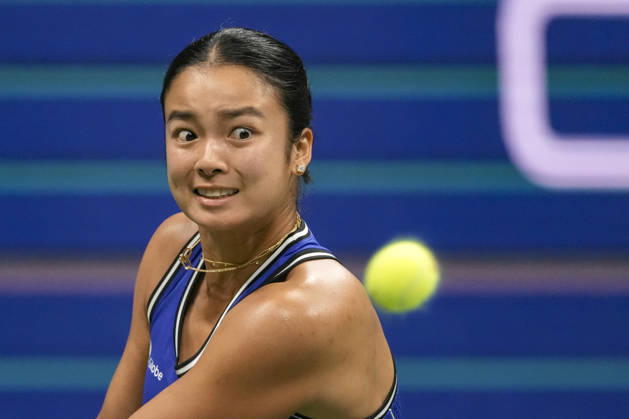 Alexandra Eala of the Philippines returns a ball against Iva Jovic of the United States during a women s third-round match at the 2016 US Open at Arthur Ashe Stadium in New York, USA, 05 September 2026. US Open 2026: Alexandra Eala - Iva Jovic !ACHTUNG: NUR REDAKTIONELLE NUTZUNG! Copyright: xÁngelxColmenaresx AME4893 20260906-55021318627_1