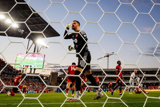 September 5, 2026, Toronto, On, Canada: Toronto FC Goalkeeper Luka Gavran (1) reacts after being scored on by Chicago Fire FC s Maren Haile-Selassie, not seen, during first half MLS, Fussball Herren, USA soccer action in Toronto, on Saturday, Sept. 5, 2026. Canada News - September 5, 2026  - ZUMAc35_ 20260905_zaf_c35_101 Copyright: xKeitoxNewmanx
