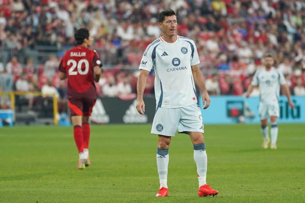Toronto FC v Chicago Fire FC - MLS, Fussball Herren, USA Robert Lewandowski 09 of Chicago Fire FC looks on during the Major League Soccer Match between Toronto FC and Chicago Fire FC at BMO Field Stadium. on September 5, 2026 in Toronto, Canada. (Photo by Leonardo Ramirez Eyepix Group) Copyright: xLeonardoxRamirezx xEyepixxGroupx LR05092026-08287