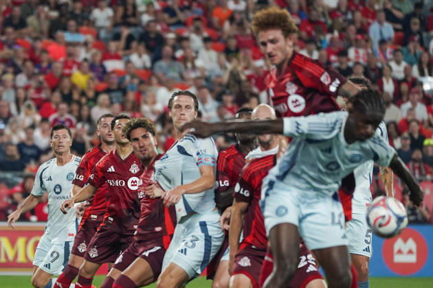 Toronto FC v Chicago Fire FC - MLS, Fussball Herren, USA Robert Lewandowski 09 of Chicago Fire FC and player of Toronto FC awaiting for the ball during a corner kick during the Major League Soccer Match between Toronto FC and Chicago Fire FC at BMO Field Stadium. on September 5, 2026 in Toronto, Canada. (Photo by Leonardo Ramirez Eyepix Group) Copyright: xLeonardoxRamirezx xEyepixxGroupx LR05092026-08728