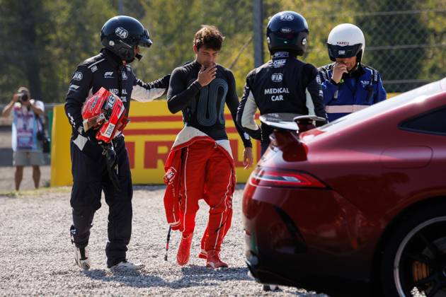 Charles Leclerc, Scuderia Ferrari, 16, is shaken up after the crash; injured; injury; emotions; Italian Grand Prix; motorsports; Formula 1; 2026 season; September 6, 2026 Italian Grand Prix, motorsports, Formula 1, 2026 season, September 6, 2026 Copyright: xEibnerxPressefotox EP_ANS