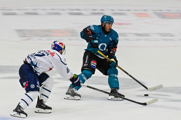 September 6, 2026, GER, Ice Hockey, Men s, Warrior Cup 2026, EHC Red Bull Munich vs. Belfast Giants Christopher DeSousa (Munich), 82, Jaeden Martin (Belfast), 2, Kaufbeuren Energie, Schwaben Arena, Bavaria, Germany Copyright: xNordphotox xHafnerx