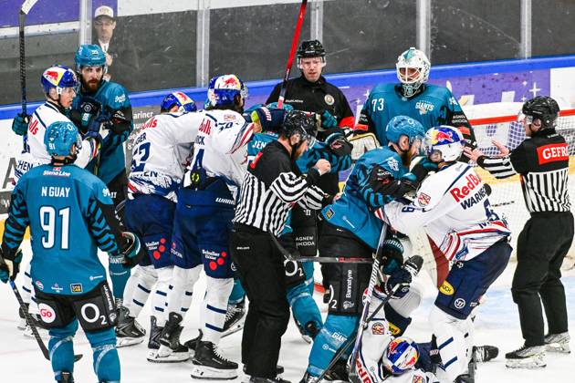 September 6, 2026, GER, Ice Hockey, Men s, Warrior Cup 2026, EHC Red Bull Munich vs. Belfast Giants Brawl involving several players from both teams Kaufbeuren Energie Schwaben Arena Bavaria, Germany Copyright: xNordphotox xHafnerx