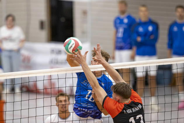 TVV Men s Cup Final: Blue Volleys Gotha vs. 1 VSV Jena 90, Erfurt, September 6, 2026; Lauritz Jastrow (10), Blue Volleys Gotha, vs. Noah Henkel (13), 1 VSV Jena 90; TVV Men s Cup Final: Blue Volleys Gotha vs. 1 VSV Jena 90, Rieth Sports Hall, Erfurt, September 6, 2026 Copyright: xBEAUTIFULxSPORTS Duehringx