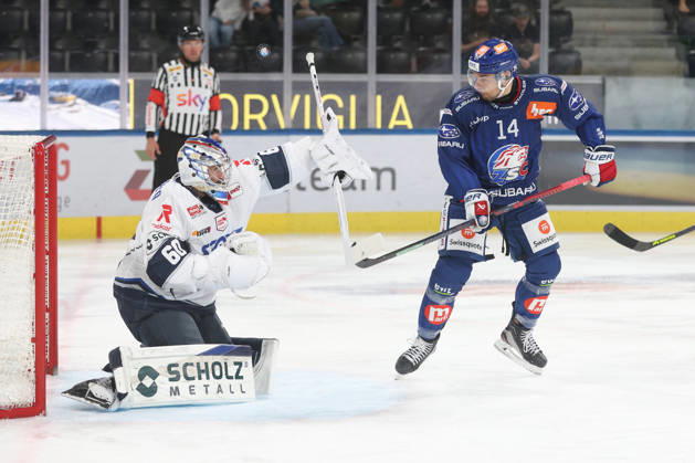September 3, 2026, Zurich, SWITZERLAND, Swiss Life Arena, 2026–2027 Ice Hockey Season, Exhibition Game: ZSC Lions vs. Schwenninger Wild Wings, Chris Baltisberger of the ZSC Lions in front of goalie Joacim Eriksson of the Wings