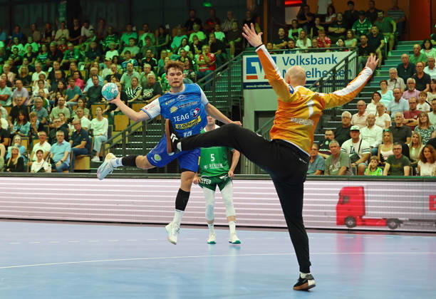 September 7, 2026, xovx, Opel Handball Bundesliga, HSG Wetzlar vs. ThSV Eisenach: David More (ThSV Eisenach), Tristan Kirschner (HSG Wetzlar), Bart Ravensbergen (HSG Wetzlar), Buderus Arena, Wetzlar, Hesse, Germany, DE