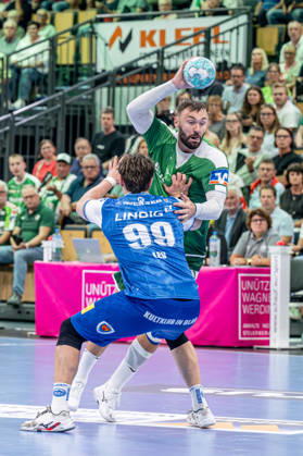 OPEL Handball Bundesliga: HSG Wetzlar vs. ThSV Eisenach, September 26, 2007: Nikolaj Laesoe (HSG Wetzlar), 32; Tillman Leu (ThSV Eisenach), 99; OPEL Handball Bundesliga: HSG Wetzlar vs. ThSV Eisenach in Wetzlar, September 26, 2007 Copyright: xBEAUTIFULxSPORTS Roeczeyx