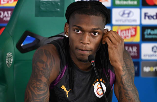 Ahead of Sporting CP - Galatasaray UEFA Champions League LISBON, PORTUGAL - SEPTEMBER 8: Galatasaray head coach Okan Buruk (not seen) and player Rafael Leao answer questions during a press conference, PK, Pressekonferenz at Jose Alvalade Stadium ahead of the UEFA Champions League opening-week match between Sporting and Galatasaray in Lisbon, Portugal, on September 8, 2026. Burak Akbulut Anadolu Lisbon Portugal. Editorial use only. Please get in touch for any other usage.  Copyright: x2026xAnadoluxBurakxAkbulutx