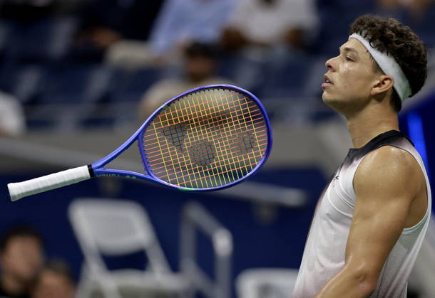 US Open tennis tournament - Day 10 Ben Shelton of the USA reacts while in action against Carlos Alcaraz of Spain during their Men s Singles Quarterfinals match of the US Open Tennis Championships at the USTA Billie Jean King National Tennis Center in Flushing Meadows, New York, USA, 08 September 2026. FLUSHING MEADOWS NEW YORK United States  Copyright: xCRISTOBALxHERRERA-ULASHKEVICHx