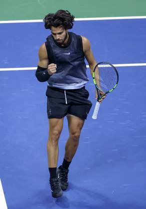 Carlos Alcaraz of Spain celebrates 2026 US Open, Day Ten, USTA Billie Jean King National Tennis Center, New York, USA - 08 Sep 2026New York USTA Billie Jean King National T New York (NY) United States of America EDITORIAL USE ONLY No use with unauthorised audio, video, data, fixture lists, club league logos or live services. Online in-match use limited to 120 images, no video emulation. No use in betting, games or single club league player publications.  Copyright: xEllaxLing Shutterstockx 17140157co