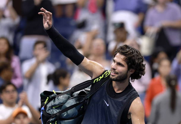 US Open tennis tournament - Day 10 Carlos Alcaraz of Spain gestures after being defeated by Ben Shelton of the USA during the Men s Singles Quarterfinals of the US Open Tennis Championships at the USTA Billie Jean King National Tennis Center in Flushing Meadows, New York, USA, 09 September 2026. The 2026 US Open tournament runs from 23 August through 13 September. FLUSHING MEADOWS NEW YORK United States  Copyright: xCRISTOBALxHERRERA-ULASHKEVICHx