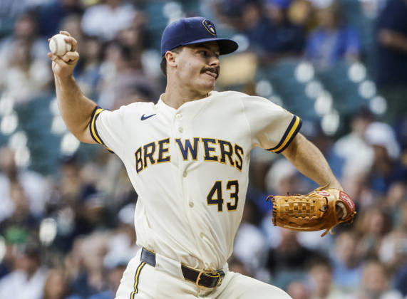 Milwaukee Brewers starting pitcher Logan Henderson throws in the first inning of the MLB, Baseball Herren, USA game between the Chicago Cubs and the Milwaukee Brewers at American Family Field in Milwaukee, Wisconsin on Wednesday, September 9, 2026.  MIL20260909801 TANNENxMAURY