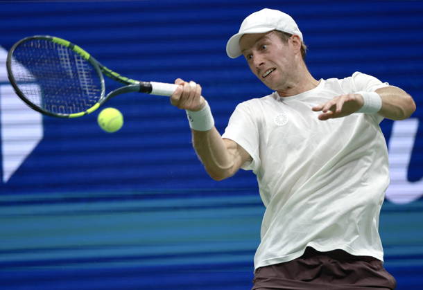 US Open tennis tournament - Day 11 Botic Van de Zandschulp of the Netherlands in action against Alexander Zverev of Germany during their Men s Singles Quarterfinals match of the US Open Tennis Championships at the USTA Billie Jean King National Tennis Center in Flushing Meadows, New York, USA, 09 September 2026. FLUSHING MEADOWS NEW YORK United States  Copyright: xCRISTOBALxHERRERA-ULASHKEVICHx