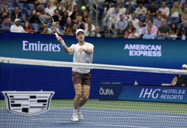 US Open tennis tournament - Day 11 Botic Van de Zandschulp of the Netherlands in action against Alexander Zverev of Germany during their Men s Singles Quarterfinals match of the US Open Tennis Championships at the USTA Billie Jean King National Tennis Center in Flushing Meadows, New York, USA, 09 September 2026. FLUSHING MEADOWS NEW YORK United States  Copyright: xCRISTOBALxHERRERA-ULASHKEVICHx