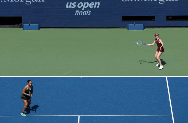 US Open tennis tournament - Day 13 Robin Montgomery of United States (L) in action as she plays alongside teammate Ashlyn Krueger of United States during their Women s Doubles Final match against Katerina Siniakova of Czech Republic and Taylor Townsend of United States at Arthur Ashe Stadium in the USTA Billie Jean King National Tennis Center in Flushing Meadows, New York, USA, 11 September 2026. FLUSHING MEADOWS NEW YORK United States  Copyright: xCRISTOBALxHERRERA-ULASHKEVICHx
