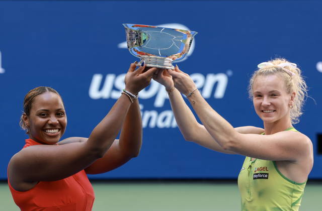 US Open tennis tournament - Day 13 Taylor Townsend of United States (R) and Katerina Siniakova of Czech Republic pose with their winner‚Äôs trophy after winning against Ashlyn Krueger of United States and Robin Montgomery of United States during the Women s Doubles Final match at Arthur Ashe Stadium in the USTA Billie Jean King National Tennis Center in Flushing Meadows, New York, USA, 11 September 2026. FLUSHING MEADOWS NEW YORK United States  Copyright: xCRISTOBALxHERRERA-ULASHKEVICHx