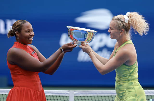 US Open tennis tournament - Day 13 Taylor Townsend of United States (L) and Katerina Siniakova of Czech Republic pose with their winner s trophy after winning against Ashlyn Krueger of United States and Robin Montgomery of United States during the Women s Doubles Final match at Arthur Ashe Stadium in the USTA Billie Jean King National Tennis Center in Flushing Meadows, New York, USA, 11 September 2026. FLUSHING MEADOWS NEW YORK United States  Copyright: xCRISTOBALxHERRERA-ULASHKEVICHx