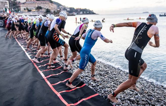 2026 IRONMAN 70.3 World Championship in Nice: Swim Start Athletes competing in the 2026 VinFast IRONMAN 70.3 World Championship in Nice, France. Nice, Promenade des Anglais, Alpes-Maritimes, Provence-Alpes-Côte d Azur, France IKW_9177