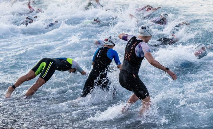 2026 IRONMAN 70.3 World Championship in Nice: Swim Start Athletes competing in the 2026 VinFast IRONMAN 70.3 World Championship in Nice, France. Nice, Promenade des Anglais, Alpes-Maritimes, Provence-Alpes-Côte d Azur, France IKW_9195