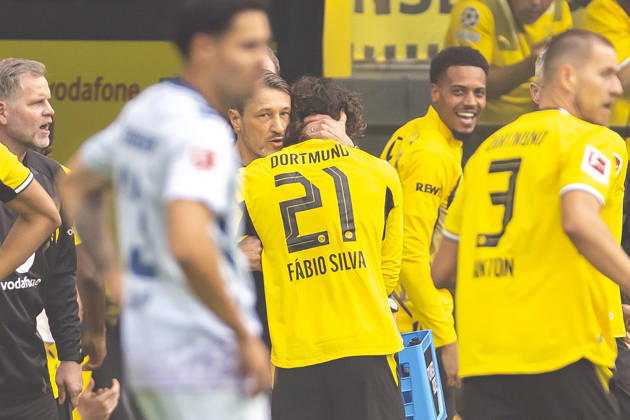September 12, 2026, Soccer, Matchday 3 of the 1st Bundesliga, Borussia Dortmund vs. SC Paderborn. Coach Niko Kovac of Borussia Dortmund and Fabio Silva of Borussia Dortmund celebrate the goal that made it 1–0. Dortmund, Signal Iduna Park, North Rhine-Westphalia, Germany. xRHR PHOTO DEx Copyright: DennisxEwert RHR-FOTOx RHR-FOTO DE