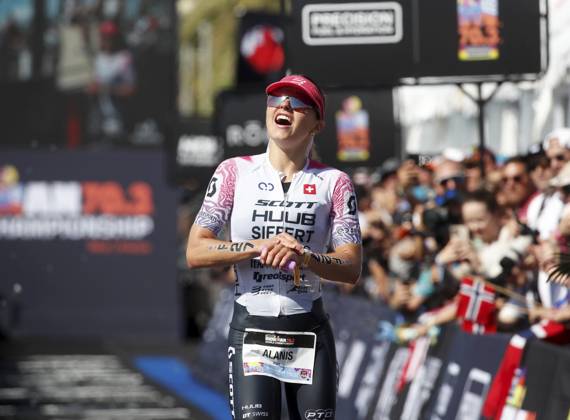 Ironman 70.3 femmes PHOTOPQR NICE MATIN Dylan Meiffret ; Nice ; 12 09 2026 ; Premier jour féminin de l Ironman 70.3 a Nice ICI : La suisse Alanis Siffert arrive 3e - Nice, France, September 12, 2026. The first day of the 2026 IRONMAN 70.3 World Championship, WM, Weltmeisterschaft in Nice, dedicated to the women’s race. Professional women started at 7 a.m. from Plage des Ponchettes, followed by age-group competitors. The triathlon consists of a 1.9 km swim, a 90 km bike course through the Alpes-Maritimes and a 21.1 km run along the Promenade des Anglais. Nice France  Copyright: xPHOTOPQR NICExMATIN MAXPPPxDylanxMeiffretx 20260912NIM8673 20260912NIM8673
