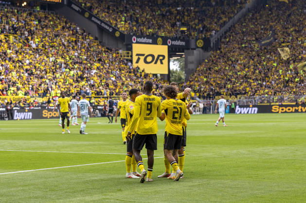 September 12, 2026, Soccer, Matchday 3 of the 1. Bundesliga, Borussia Dortmund vs. SC Paderborn. BVB players celebrate the goal that put them up 2–0. Dortmund, Signal Iduna Park, North Rhine-Westphalia, Germany. xRHR PHOTO DEx Copyright: DennisxEwert RHR-FOTOx RHR-FOTO DE