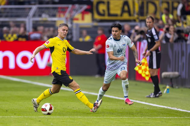 September 12, 2026, Soccer, Matchday 3 of the 1. Bundesliga, Borussia Dortmund vs. SC Paderborn: Joey Veerman (Borussia Dortmund), Raphael Obermair (SC Paderborn 07), Dortmund, Signal Iduna Park, North Rhine-Westphalia, Germany, xRHR, PHOTO DEx Copyright: DennisxEwert RHR-FOTOx RHR-FOTO DE