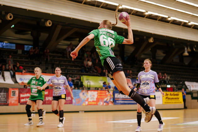 2 Alsco Women s Handball Bundesliga, Matchday 3: Füchse Berlin vs. Rostocker Handball Club; Alissa Katharina Werle of Füchse Berlin takes a jump shot, scoring 66, on September 12, 2026, at the Charlottenburg Sports Hall, Berlin, Germany