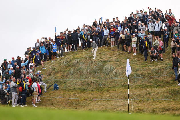 2026 Amgen Irish Open - Fourth Round, Trump International Golf Links, Doonbeg 13 9 2026 Rory McIlroy plays from the rough on the third green Rory McIlroy plays from the rough on the third green 13 9 2026  Copyright: xx BB2_9250