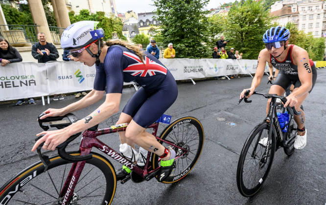 Triathlon World Championship, WM, Weltmeisterschaft races, women, September 13, 2026, Karlovy Vary, Czech Republic. From left Georgia Taylor-Brown of Britain and Therese Feuersinger of Austria. (CTKxPhoto OndrejxHajek) CTKPhotoP2026091302764  CTKPhotoP2026091302764