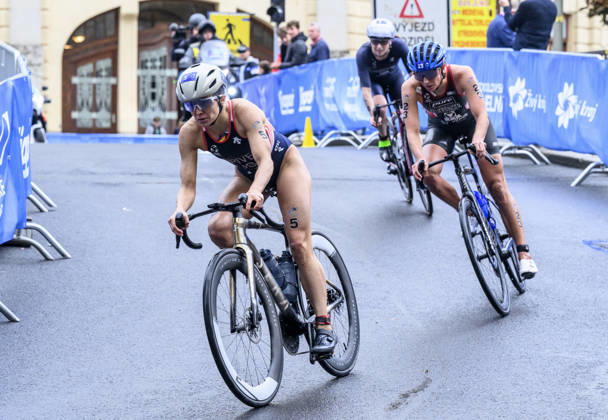 Triathlon World Championship, WM, Weltmeisterschaft races, women, September 13, 2026, Karlovy Vary, Czech Republic. (L-R) Taylor Spivey of USA, Georgia Taylor-Brown of Britain and Therese Feuersinger of Austria. (CTKxPhoto OndrejxHajek) CTKPhotoP2026091302771  CTKPhotoP2026091302771