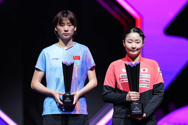 (260913) -- MACAO, Sept. 13, 2026 -- Winner Harimoto Miwa (R) of Japan and runner-up Chen Yi of China pose during the awarding ceremony for the women s singles final match at the 2026 World Table tennis, Tischtennis (WTT) Champions Macao in Macao, south China, Sept. 13, 2026. ) (SP)CHINA-MACAO-TABLE TENNIS-WTT-WOMEN S SINGLES-FINAL (CN) CheongxKamxKa 