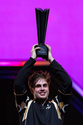(260913) -- MACAO, Sept. 13, 2026 -- Winner Truls Moregard celebrates during the awarding ceremony after the men s singles final match between Hugo Calderano of Brazil and Truls Moregard of Sweden at the 2026 World Table tennis, Tischtennis (WTT) Champions Macao in Macao, south China, Sept. 13, 2026. ) (SP)CHINA-MACAO-TABLE TENNIS-WTT-MEN S SINGLES-FINAL (CN) CheongxKamxKa 