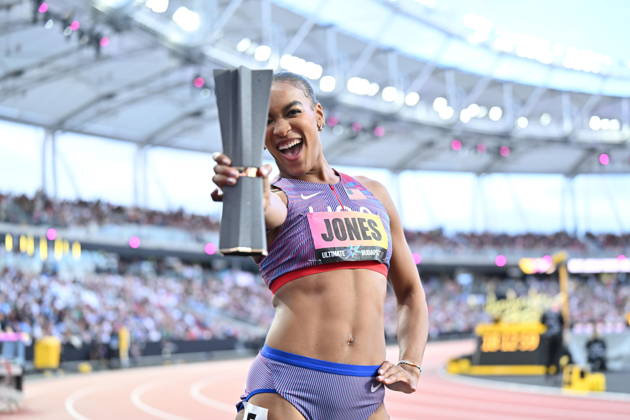 World Athletics Ultimate Championship - Budapest: Day Three BUDAPEST, HUNGARY - SEPTEMBER 13: Jasmine Jones of Team United States lifts her World Athletics Ultimate Championship trophy after victory in the Women s 400 Metres Hurdles Final during Day 3 of the World Athletics Ultimate Championship at National Athletics Centre on September 13, 2026 in Budapest, Hungary. Mustafa Yalcin Anadolu Budapest Hungary. Editorial use only. Please get in touch for any other usage.  Copyright: x2026xAnadoluxMustafaxYalcinx