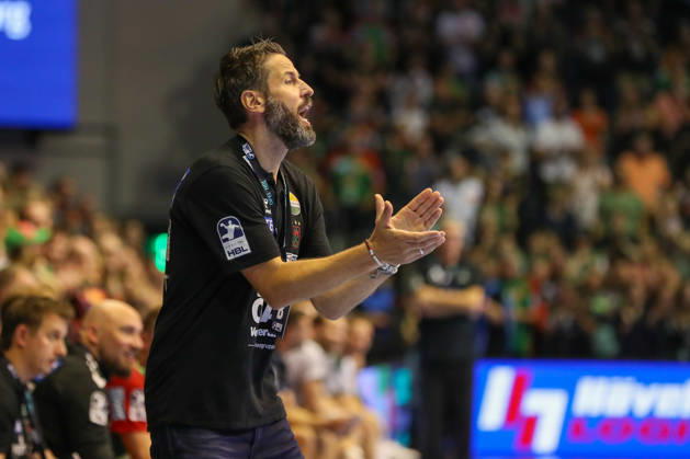 September 13, 2026, xgox, Handball Opel HBL SC Magdeburg vs. HSG Wetzlar emspor, from left: Bennet Wiegert (Magdeburg); coach gives instructions, gesturing with his arms, gesticulates, gives instructions (Magdeburg)