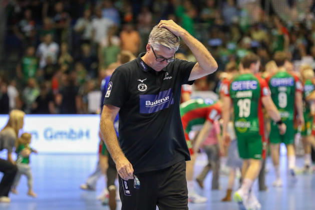 September 13, 2026, xgox, Handball Opel HBL SC Magdeburg vs. HSG Wetzlar, from left: Runar Sigtryggsson (Wetzlar), coach looks disappointed, looks dejected, looks downcast, looks disappointed (Magdeburg)