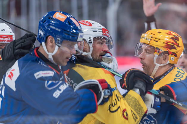 September 15, 2026, Zurich, Swiss Life Arena, National League: ZSC Lions vs. SC Bern, 10 Tristan Scherwey (Bern), 4 Patrick Geering (ZSC), 44 Mikko Lehtonen (ZSC), Zurich, Swiss Life Arena, Zurich, Switzerland Copyright: xJustPictures.ch StefanxEmchx jp-de-StEm-DSC0137020260915