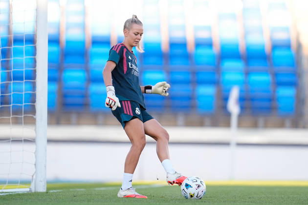 September 19, 2026, Valdebebas, Madrid, Spain: Merle Frohms of Real Madrid CF warms up during the Spanish Women League, Liga F, football match between Real Madrid and Valencia CF at Alfredo Di Stefano stadium on September 19, 2026, in Valdebebas, Madrid, Spain. Real Madrid V Valencia CF - Liga F - ZUMAa181 20260919_zaa_a181_284 Copyright: xDennisxAgyemanx
