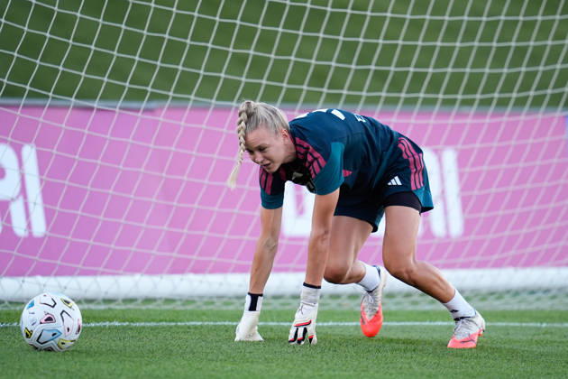 September 19, 2026, Valdebebas, Madrid, Spain: Merle Frohms of Real Madrid CF warms up during the Spanish Women League, Liga F, football match between Real Madrid and Valencia CF at Alfredo Di Stefano stadium on September 19, 2026, in Valdebebas, Madrid, Spain. Real Madrid V Valencia CF - Liga F - ZUMAa181 20260919_zaa_a181_290 Copyright: xDennisxAgyemanx