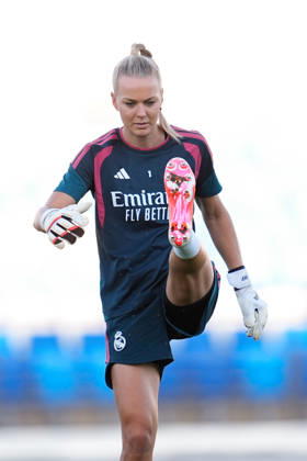 September 19, 2026, Valdebebas, Madrid, Spain: Merle Frohms of Real Madrid CF warms up during the Spanish Women League, Liga F, football match between Real Madrid and Valencia CF at Alfredo Di Stefano stadium on September 19, 2026, in Valdebebas, Madrid, Spain. Real Madrid V Valencia CF - Liga F - ZUMAa181 20260919_zaa_a181_298 Copyright: xDennisxAgyemanx
