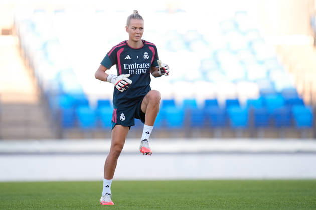 September 19, 2026, Valdebebas, Madrid, Spain: Merle Frohms of Real Madrid CF warms up during the Spanish Women League, Liga F, football match between Real Madrid and Valencia CF at Alfredo Di Stefano stadium on September 19, 2026, in Valdebebas, Madrid, Spain. Real Madrid V Valencia CF - Liga F - ZUMAa181 20260919_zaa_a181_301 Copyright: xDennisxAgyemanx