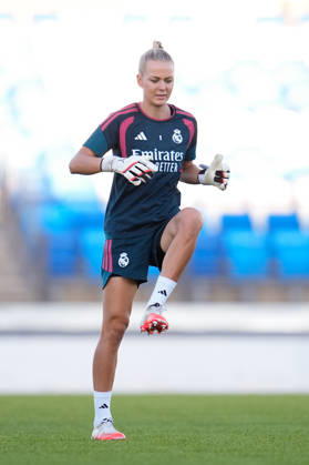 September 19, 2026, Valdebebas, Madrid, Spain: Merle Frohms of Real Madrid CF warms up during the Spanish Women League, Liga F, football match between Real Madrid and Valencia CF at Alfredo Di Stefano stadium on September 19, 2026, in Valdebebas, Madrid, Spain. Real Madrid V Valencia CF - Liga F - ZUMAa181 20260919_zaa_a181_303 Copyright: xDennisxAgyemanx