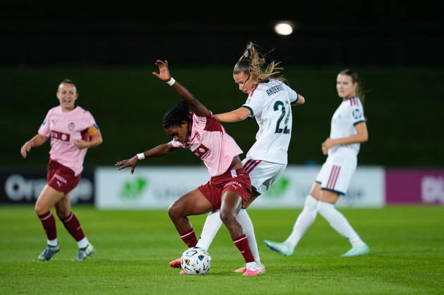 September 19, 2026, Valdebebas, Madrid, Spain: Amon Rebecca Grace Elloh of VCF Femenino and Bella Andersson of Real Madrid CF compete for the ball during the Spanish Women League, Liga F, football match between Real Madrid and Valencia CF at Alfredo Di Stefano stadium on September 19, 2026, in Valdebebas, Madrid, Spain. Real Madrid V Valencia CF - Liga F  - ZUMAa181 20260919_zaa_a181_320 Copyright: xDennisxAgyemanx